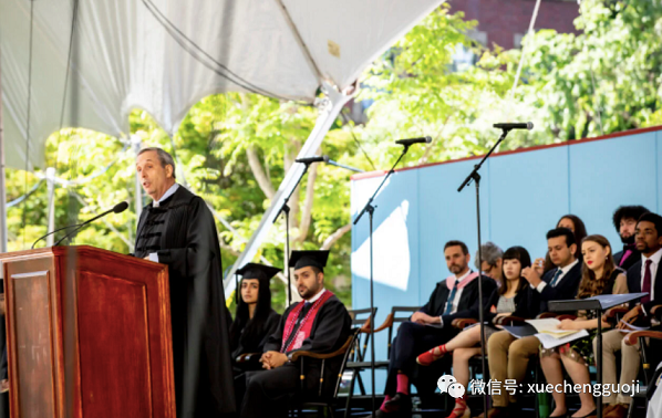哈佛大学举行了2022届本科生毕业典礼